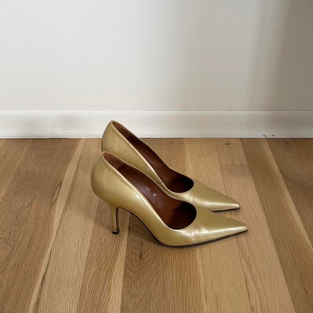 Vintage Donald J Pliner Beige Patent Leather Pointed Heels Size 6 Made in Spain